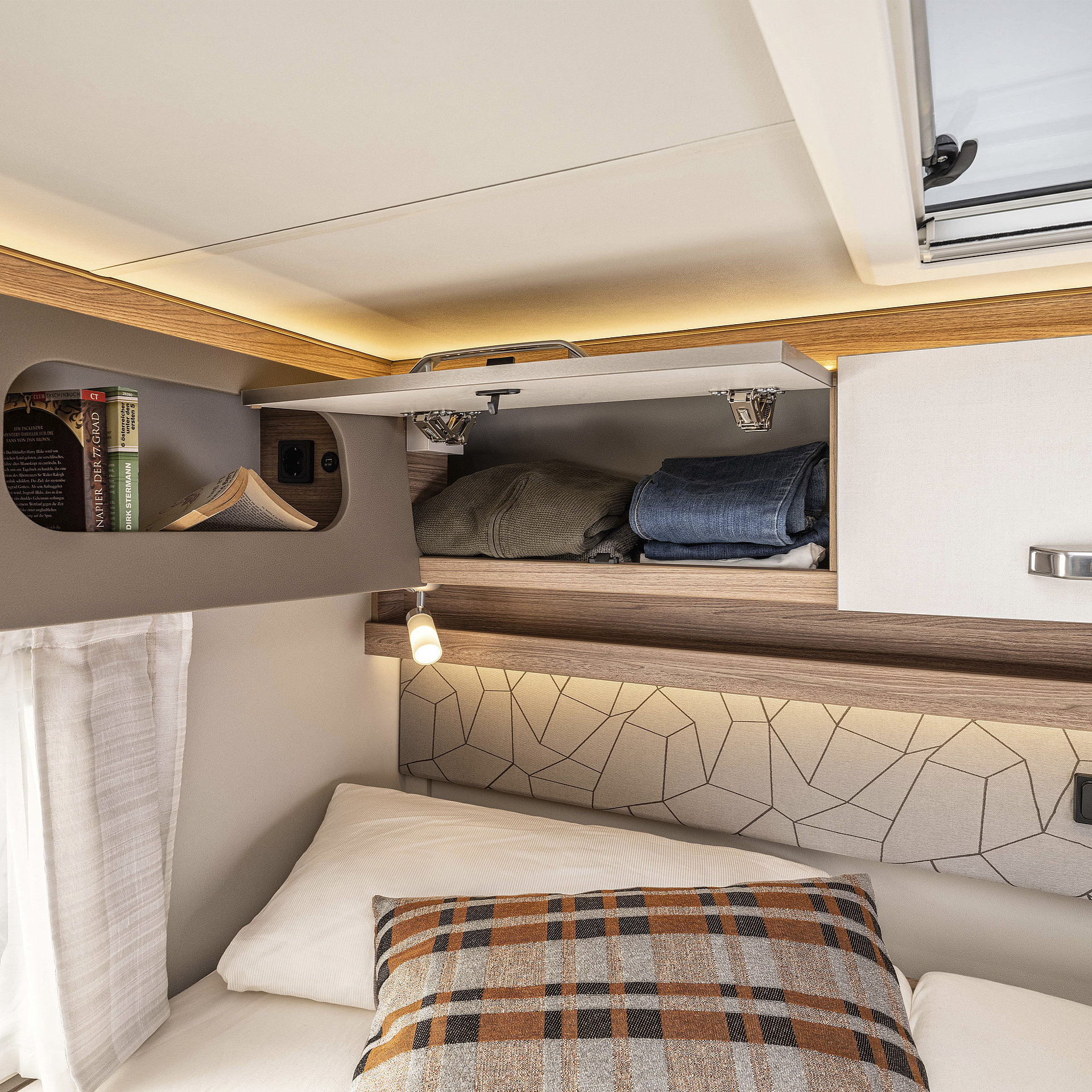WEINSBERG CaraCompact EDITION [PEPPER] MB Stauraum