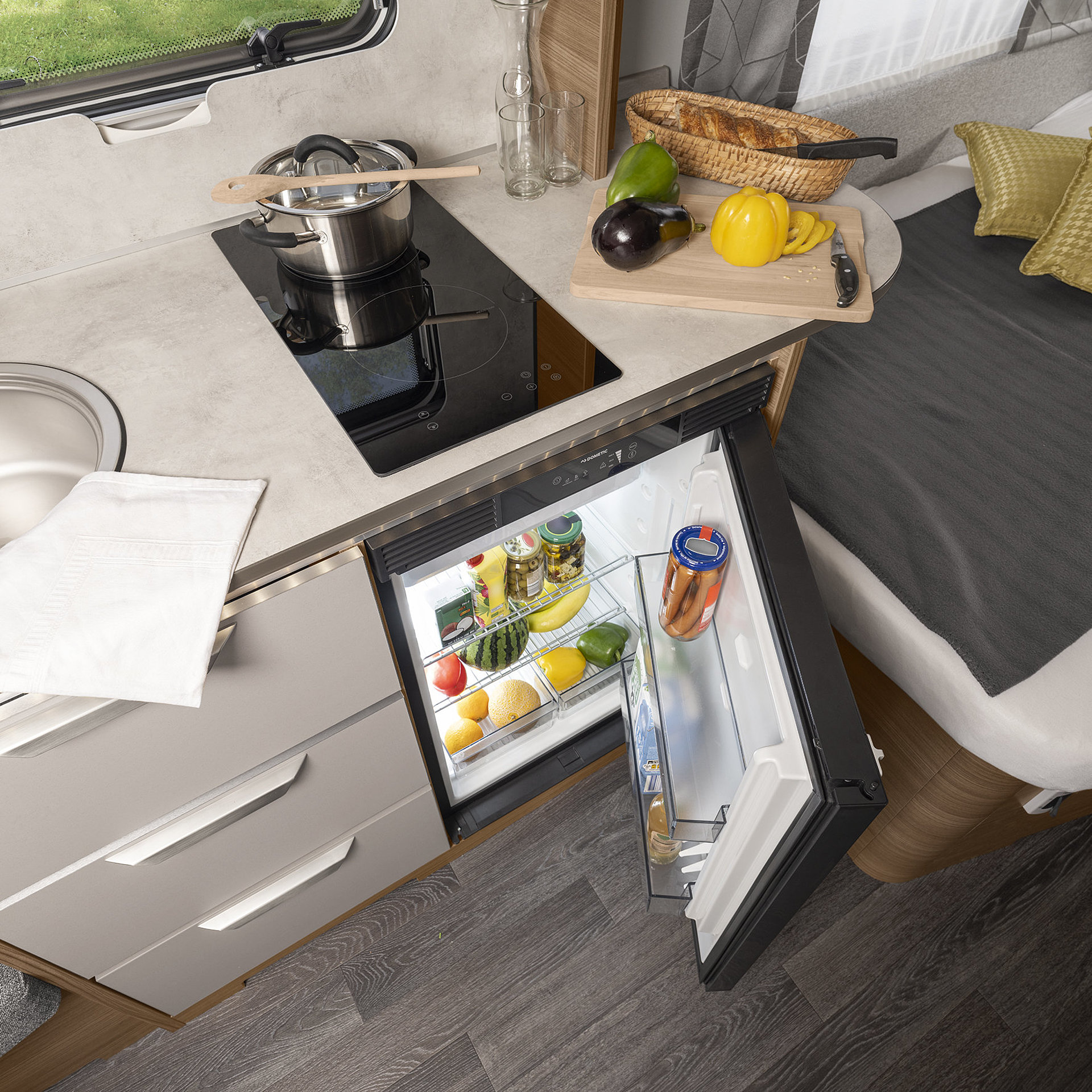 KNAUS SPORT E.POWER Küche Kühlschrank