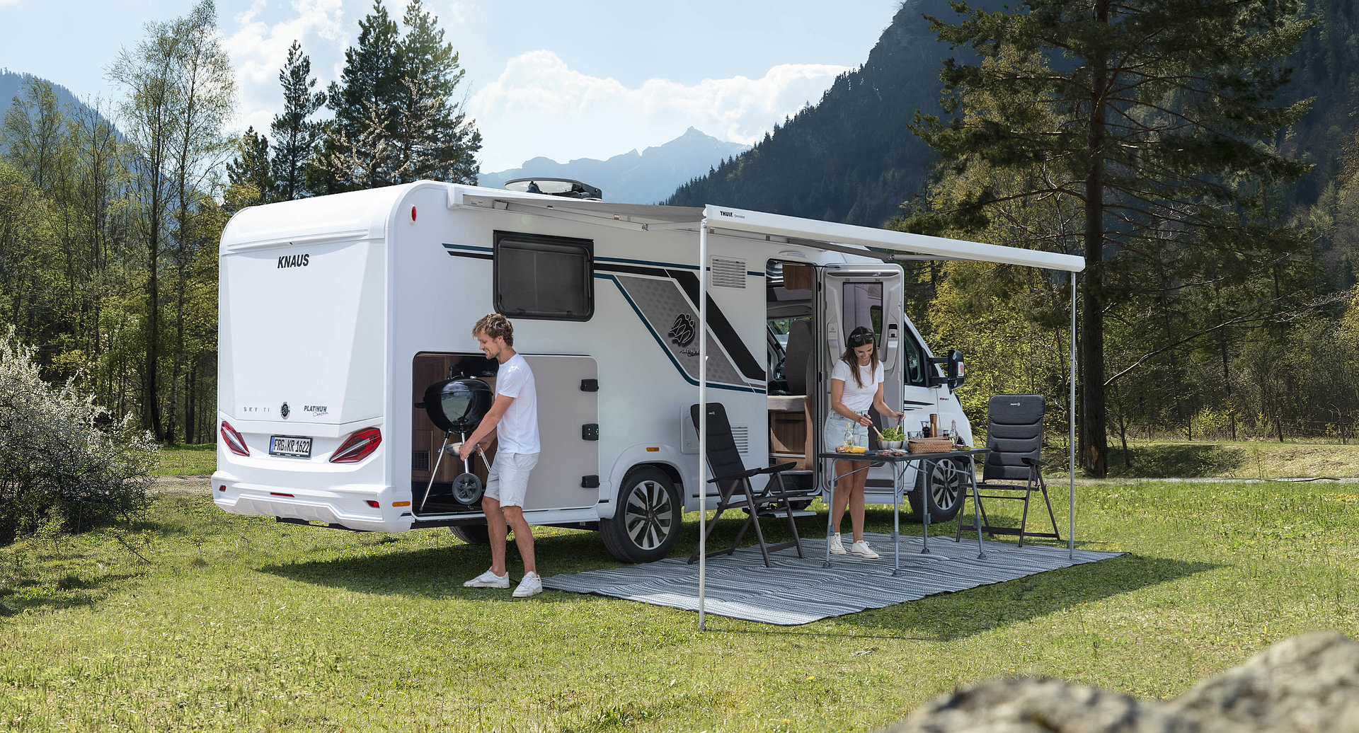 KNAUS SKY TI PLATINUM Wiese Familie